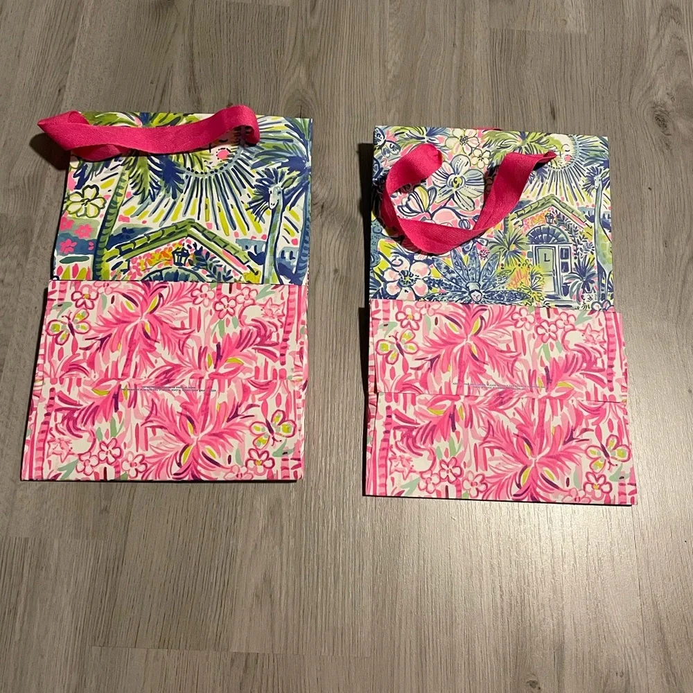 Set of two Lilly Pulitzer gift bags 🌺 - Picture 2 of 4